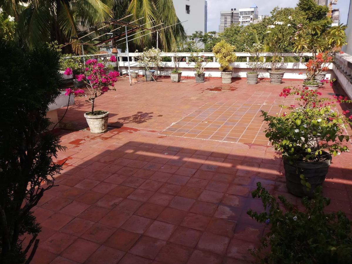 Elegance Oasis, Colombo 3 Hotel Buitenkant foto