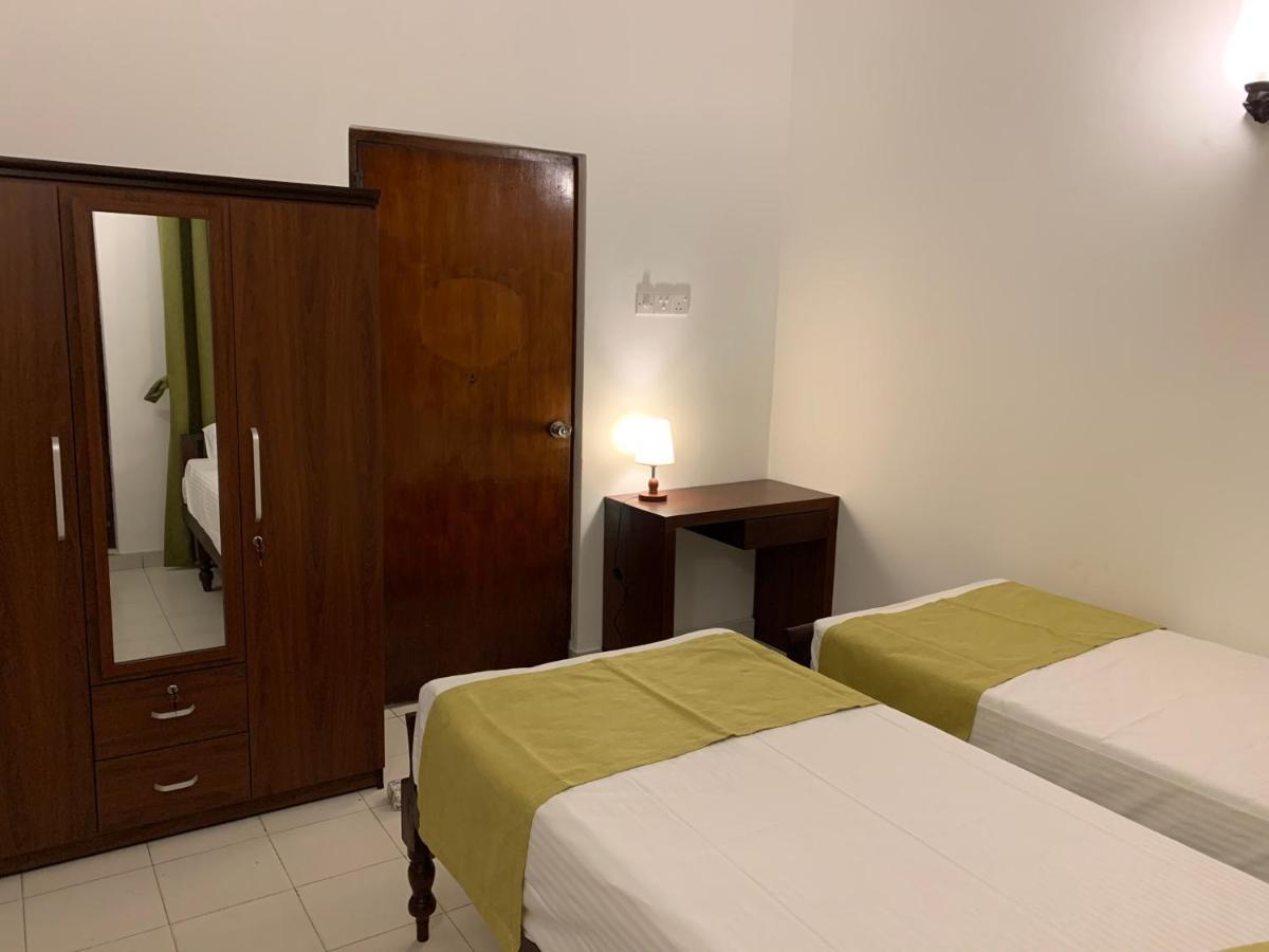 Elegance Oasis, Colombo 3 Hotel Buitenkant foto